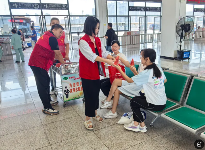 馬鞍山長客 “秋老虎”下的清涼守護(hù)